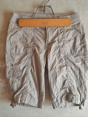 520a. tan vintage St. John's Bay cotton low rise y2k cargo bermuda shorts, 2